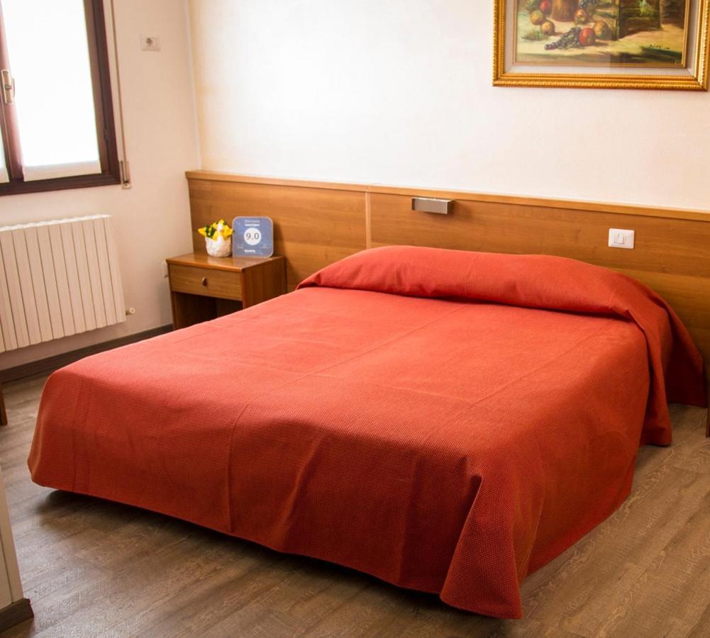 Hotel Ristorante Cigno - Camere And Aparthotel Latisana Luaran gambar