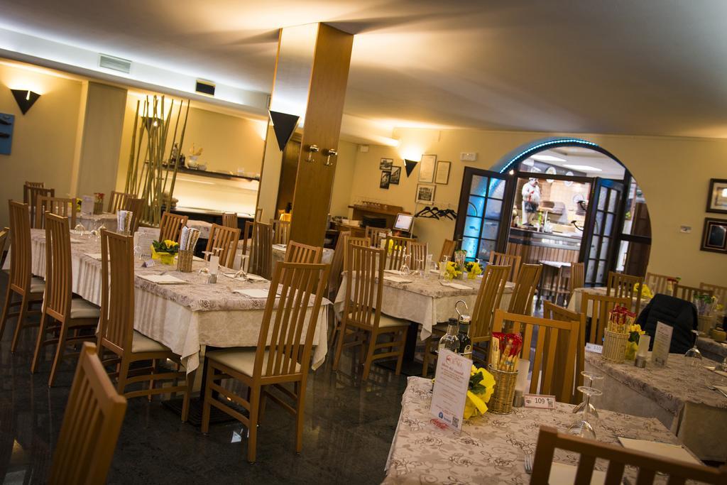 Hotel Ristorante Cigno - Camere And Aparthotel Latisana Luaran gambar