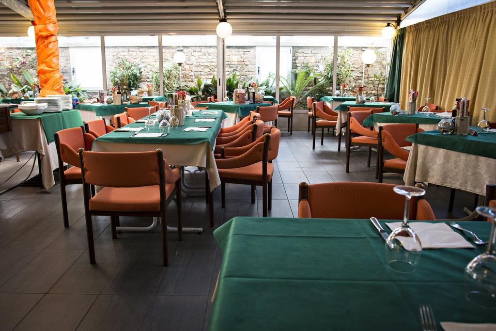 Hotel Ristorante Cigno - Camere And Aparthotel Latisana Luaran gambar