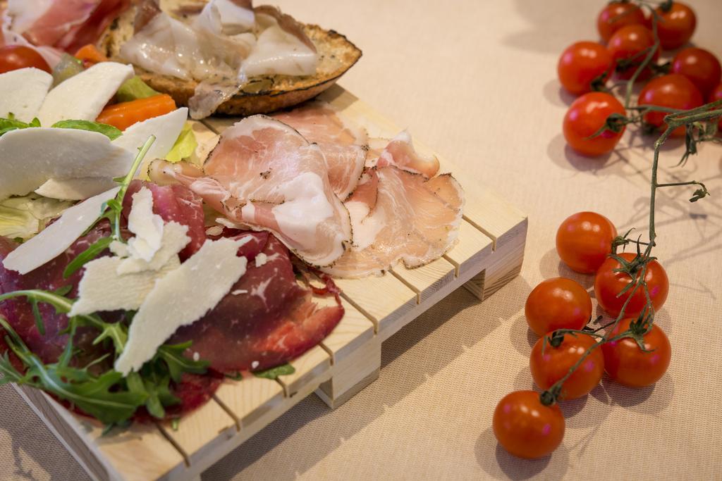 Hotel Ristorante Cigno - Camere And Aparthotel Latisana Luaran gambar